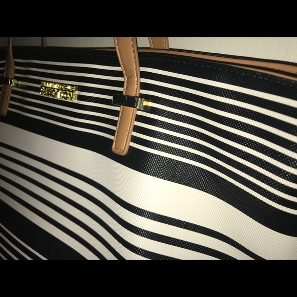 Tote - Picture 4 of 5